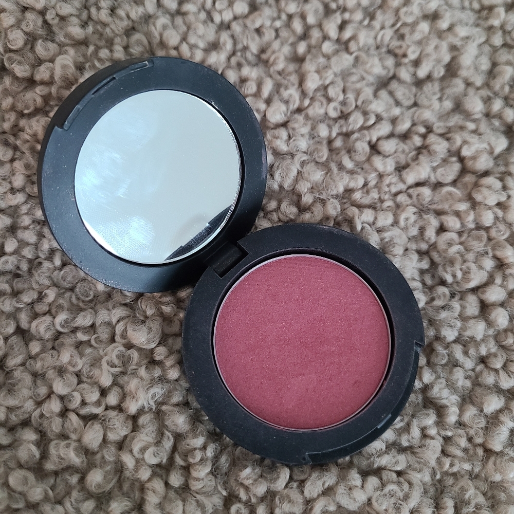 Younique Surreal Blusher,  New without box